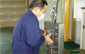 射出成形金型 制作 量産
